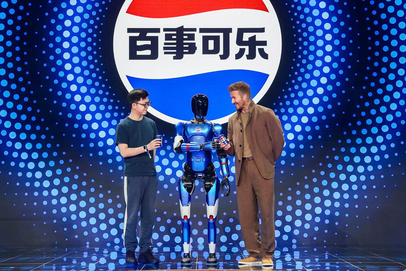 哈哈体育机器人携手百事中国共创“百事蓝宝” 共燃渴望新章